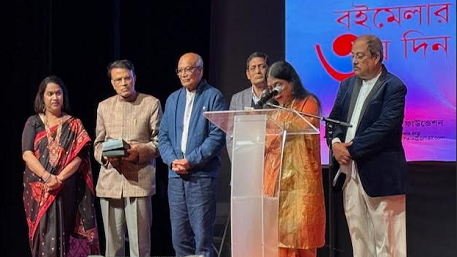 নিউইয়র্ক আন্তর্জাতিক বাংলা বইমেলায় মুক্তধারা-জিএফবি সাহিত্য পুরস্কার পেয়েছেন আব্দুন নূর