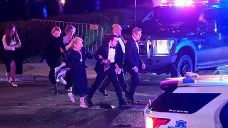 হোয়াইট হাউস করেসপন্ডেন্টস ডিনারে বন্দুকধারীর হামলা, ট্রাম্পকে নিরাপদে সরিয়ে নিল সিক্রেট সার্ভিস